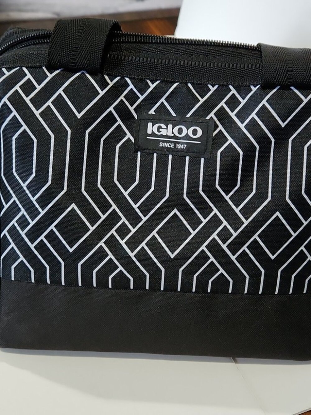 Igloo Polyester Lunch Tote Cooler, 9 Can Capacity, Black and White Lunch Bag